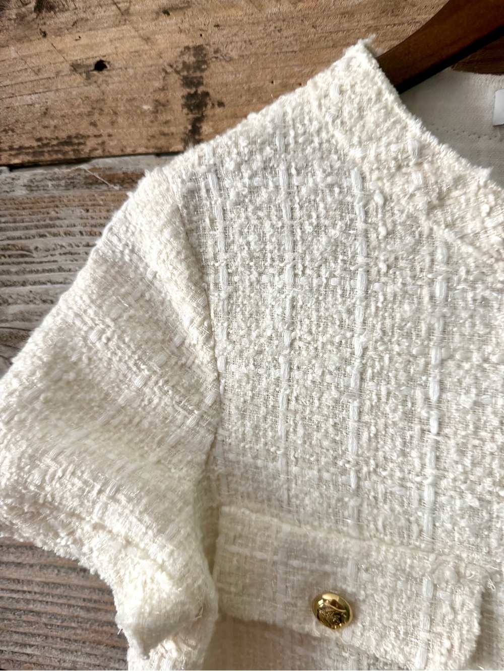 Elegant Cream Short-Sleeve Tweed Dress with Button Detail - Picture 3 of 12